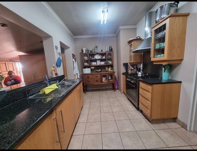 3 BEDROOM HOUSE FOR SALE IN FLORENTIA